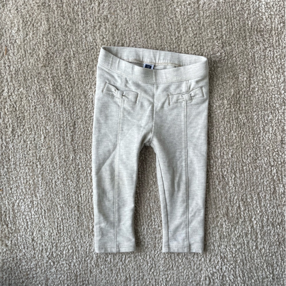 Janie and Jack cream leggings 12-18months.